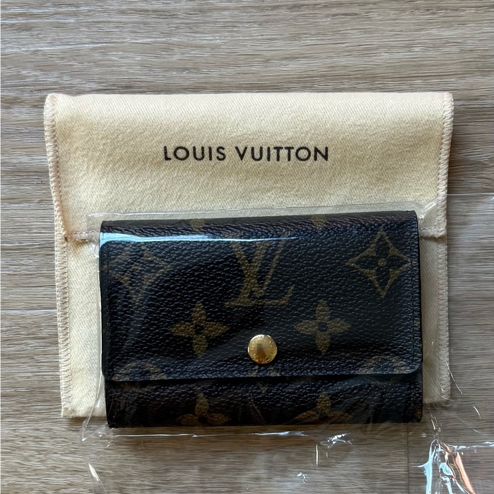 Louis Vuitton 6 Key Holder Wallet